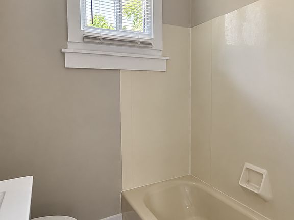 3rd image of 4041 Perrysville Ave APT 2