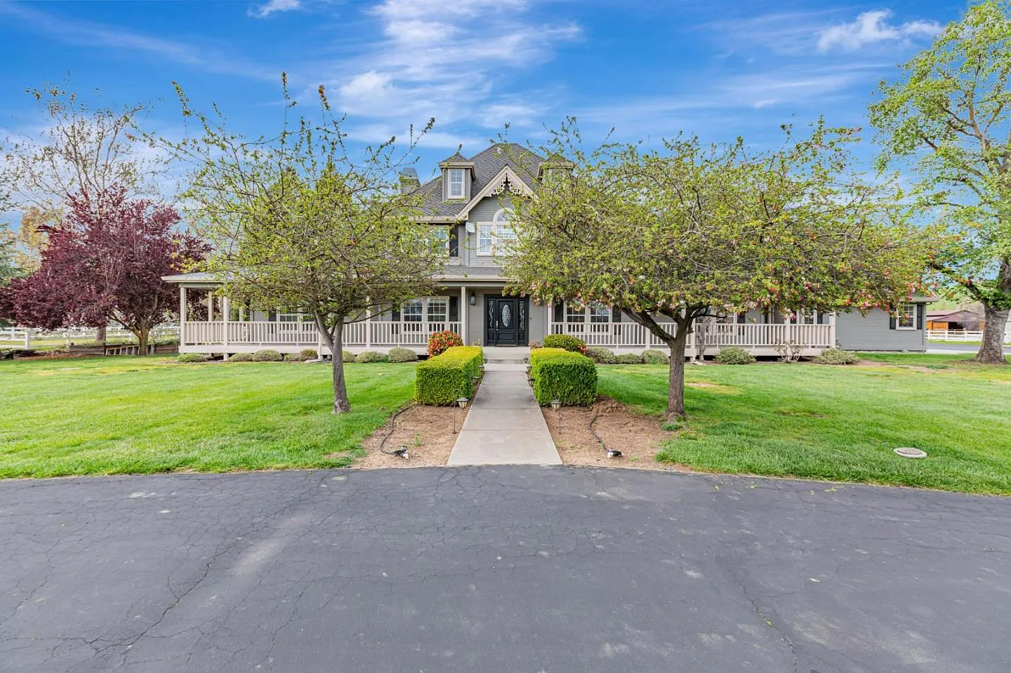 560 Tevis Trl photo 1