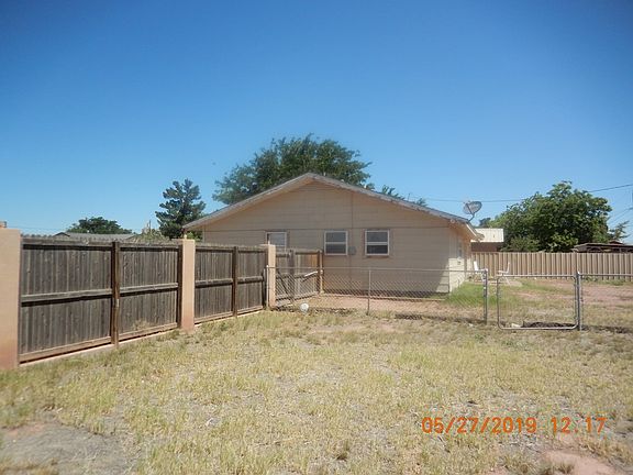 5th image of 906 Summer St