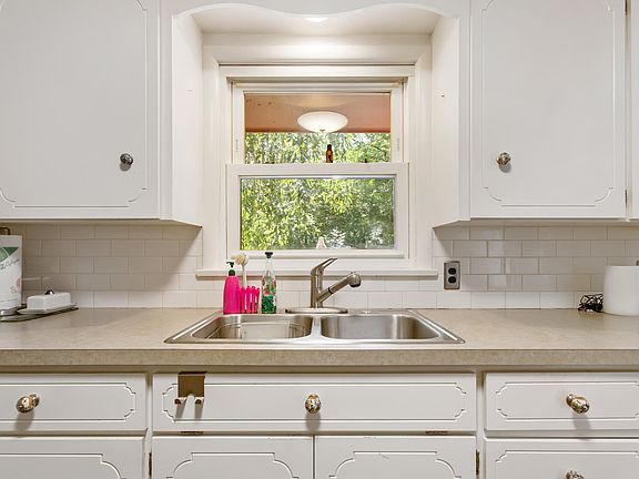 4th image of 358 E 27th St