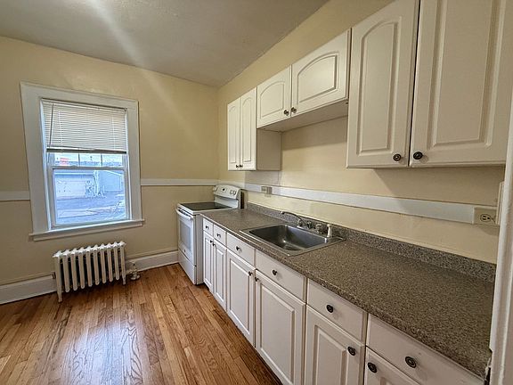 3rd image of 851-853 Wethersfield Ave