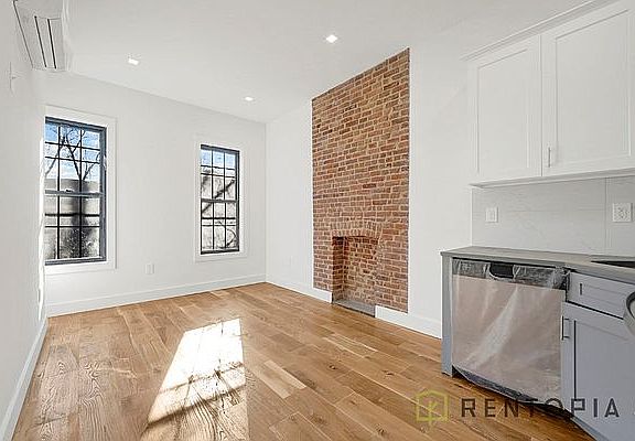 3rd image of 1101 Putnam Ave #4