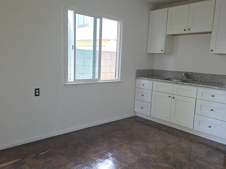 4326 Cypress Ave — Photo 5