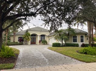 8852 Mariposa Ct, Naples, FL 34113
