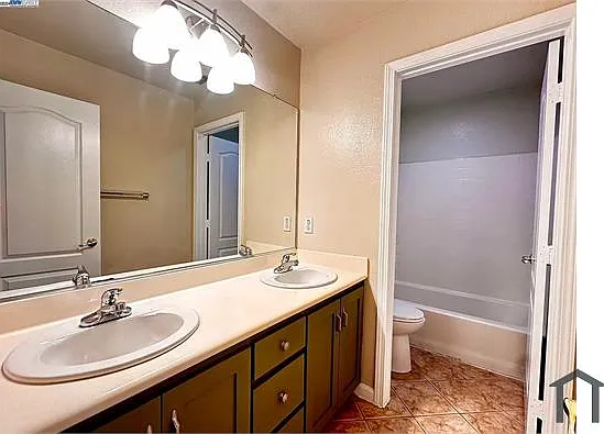 821 Tulare Dr — Photo 23