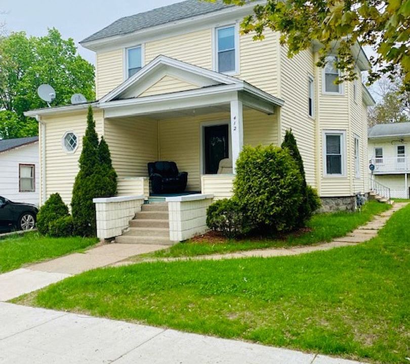412 S Andrews St Duplex Apartments Shawano, WI Zillow