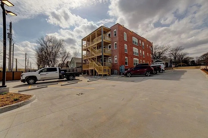 1123 N Main St #12 — Photo 8