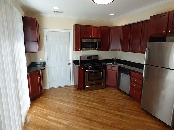 4th image of 2053 W Summerdale Ave Unit 2