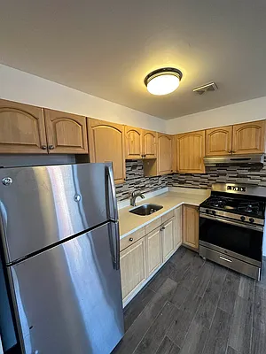 Rented by Amin Property Group Inc | media 8