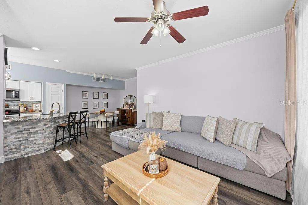 2 bed, 2.0 bath, 1140 sqft, $1,900 — Photo 4