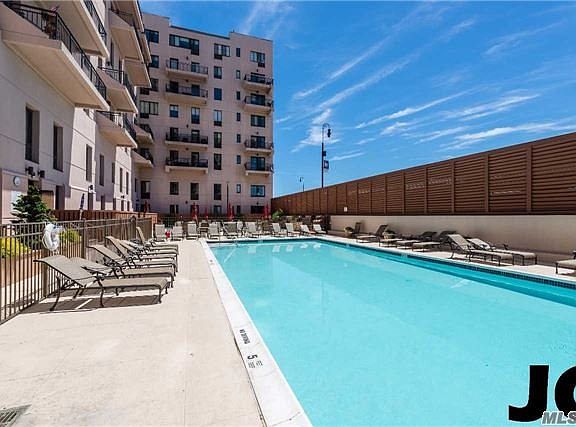 3rd image of 100 W Broadway APT 6S