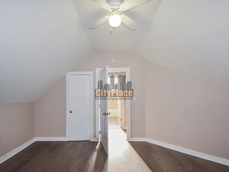 1541 Spruce St — Photo 16