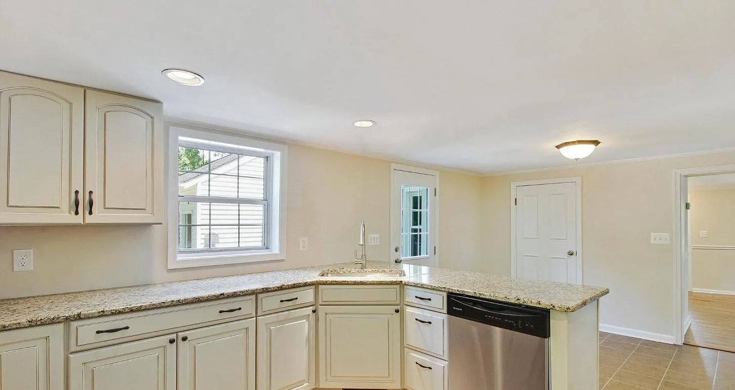 3 bed, 2.5 bath, 2000 sqft, $3,300 — Photo 4