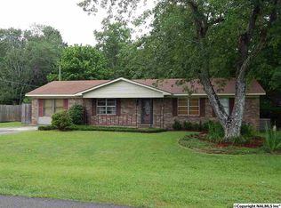 171 Forest Valley Dr, Albertville, AL 35950