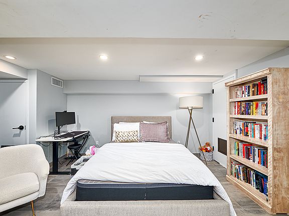 4th image of 658 Kosciuszko St #1C