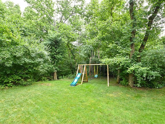 4th image of 2336 Donnington Ln