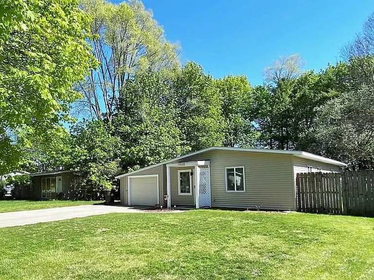 1508 E Sugnet Rd — Photo 2