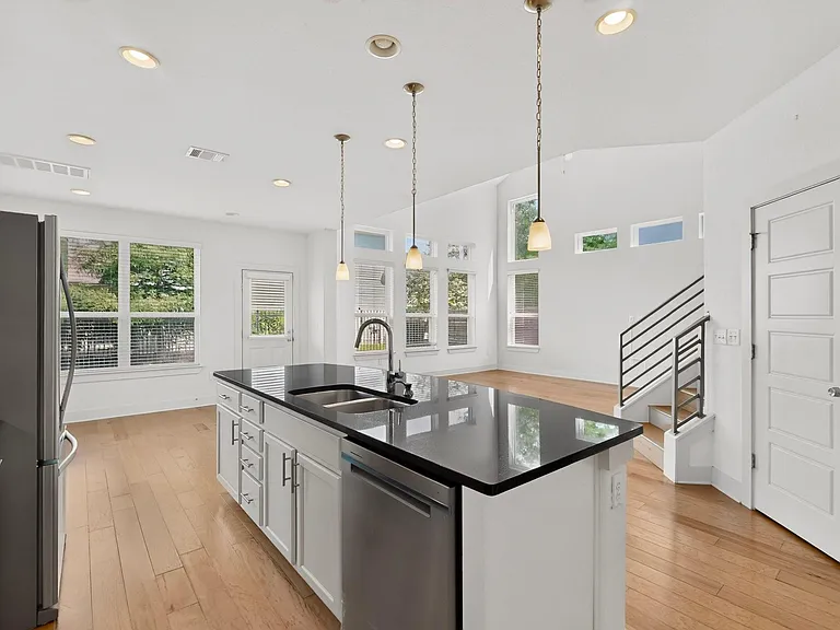 5915 Swayden Ln — Photo 17