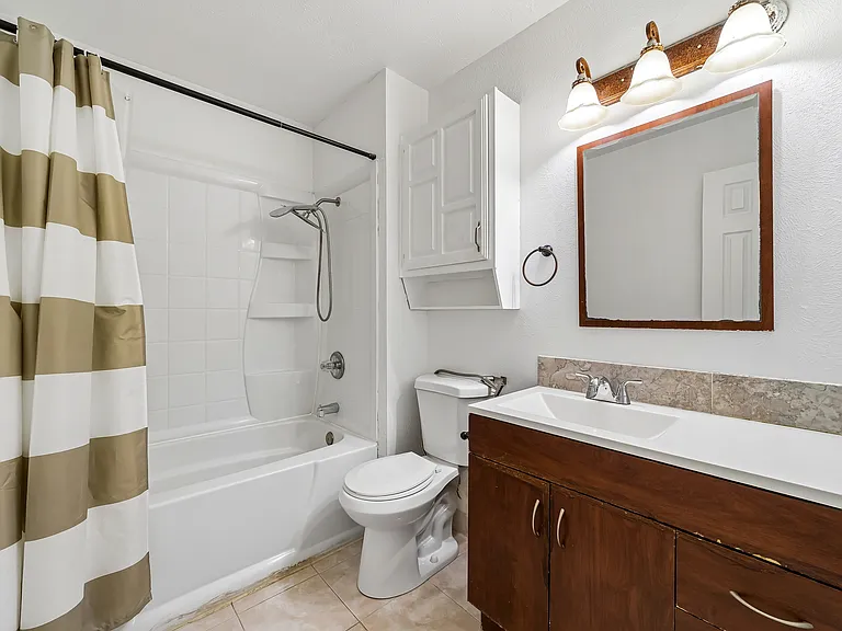 10239 Green Ash Rd — Photo 17