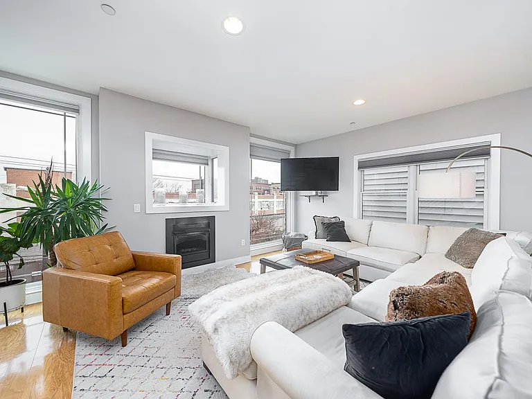 29 Ravine Ave #2 — Photo 2
