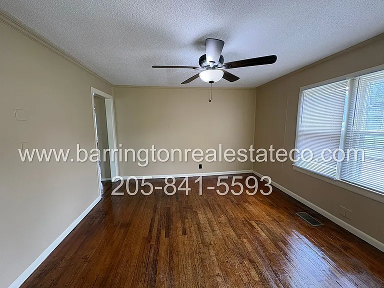 924 Dartmouth Ct — Photo 2
