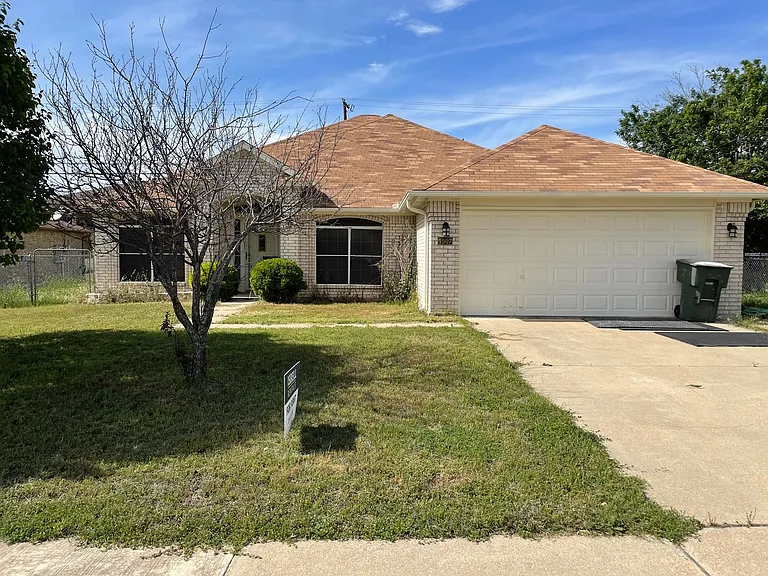 4507 Twin Oaks Cir — Photo 1