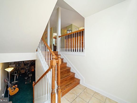 4th image of 112 Chestnut Ave