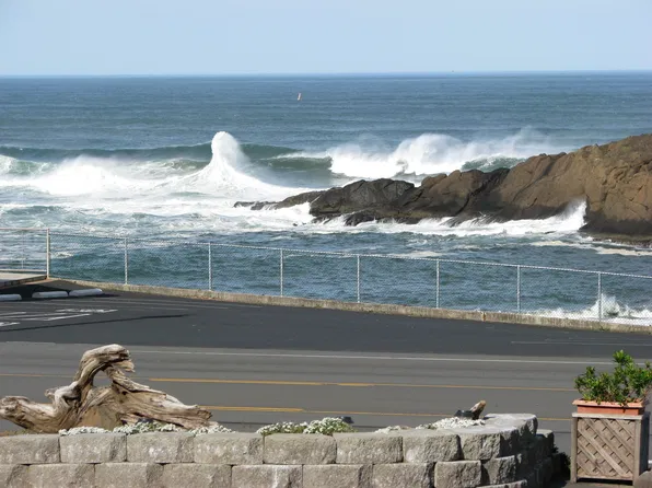 318 N Highway 101, Depoe Bay, OR 97341