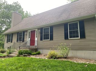 14 Creekside Pl, Pleasant Valley, NY 12569