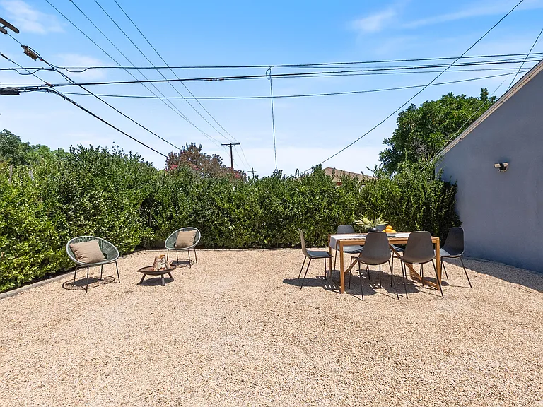 17453 Burbank Blvd — Photo 35