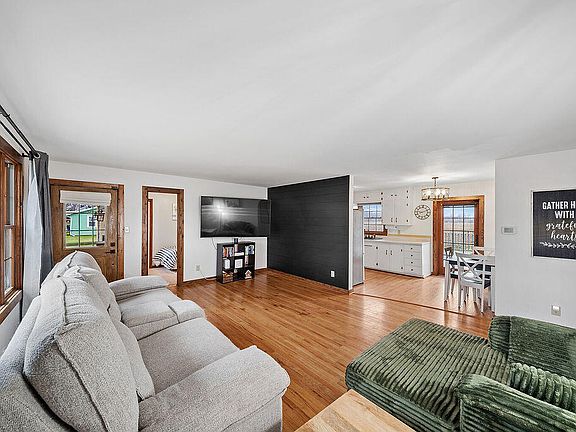 2nd image of 404 Sherwood Ave