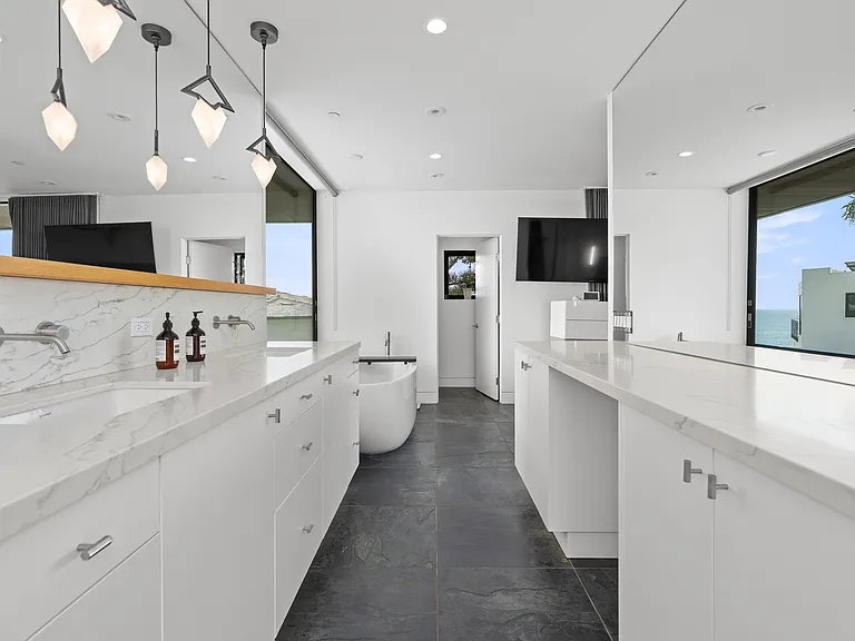 223 Ocean St — Photo 23