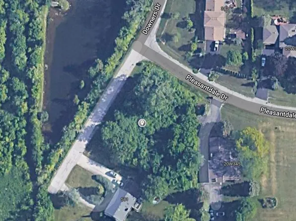 20W227 Pleasantdale Dr, Lemont, IL 60439