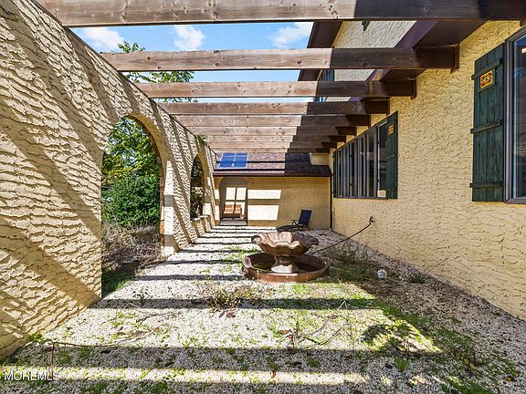 3rd image of 625 Greenwich Court