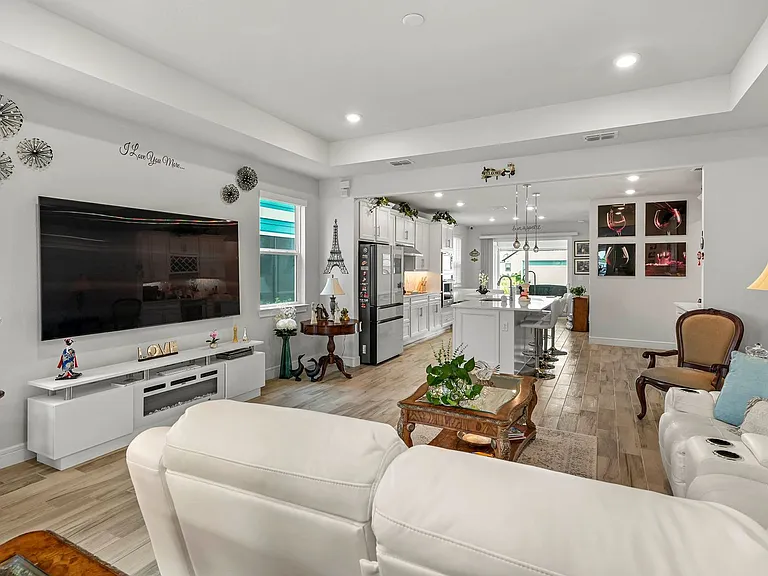 3141 Voyager Ave — Photo 4
