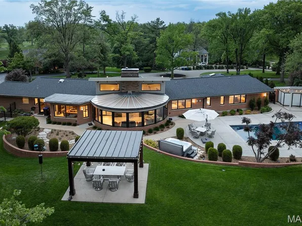 7 Westwood Country Clb, Saint Louis, MO 63131