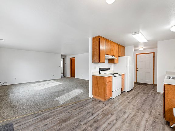 4th image of 731 Maple St