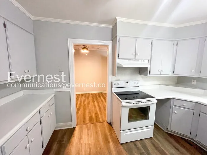 570 Hawkins Dr — Photo 6