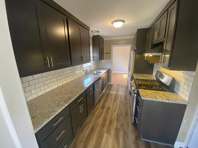 1018 Robins Crest Rd — Photo 9