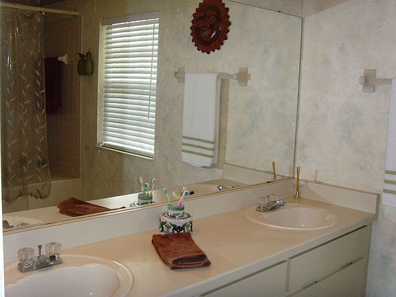 master bathroom w/double vanity