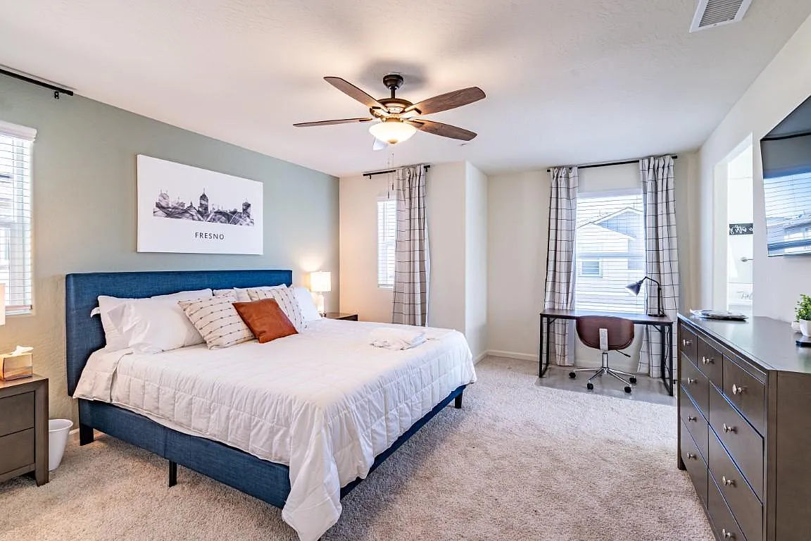 3 bed, 1652 sqft, $3,995 — Photo 1