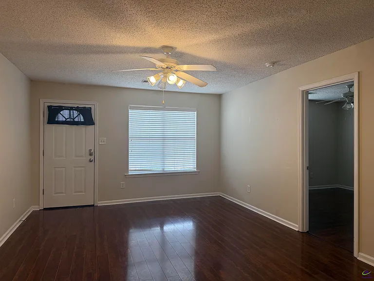 224 Katelyn Cir — Photo 3