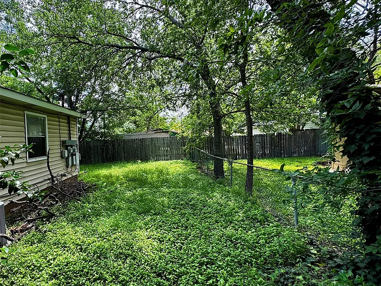 8013 Lazy Ln #B — Photo 12
