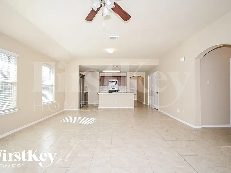 961 Corbitt Ln — Photo 4