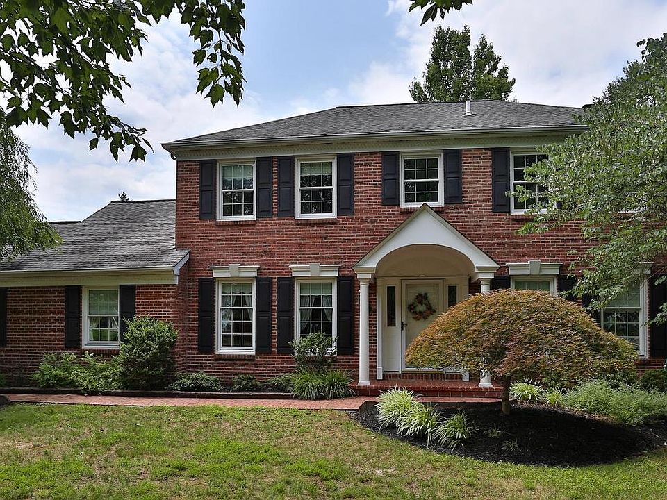 1st image of 13 Bedford Ln