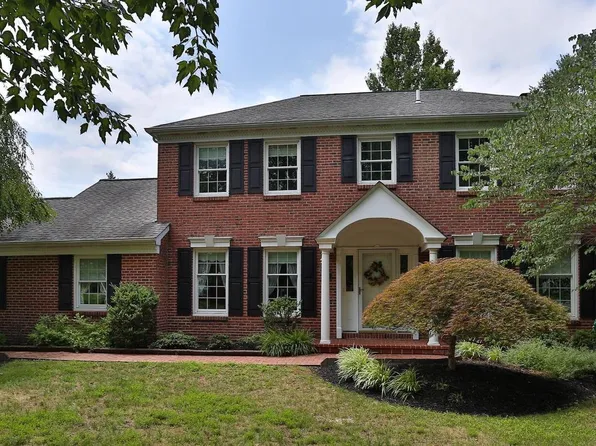 13 Bedford Ln, Newtown, PA 18940