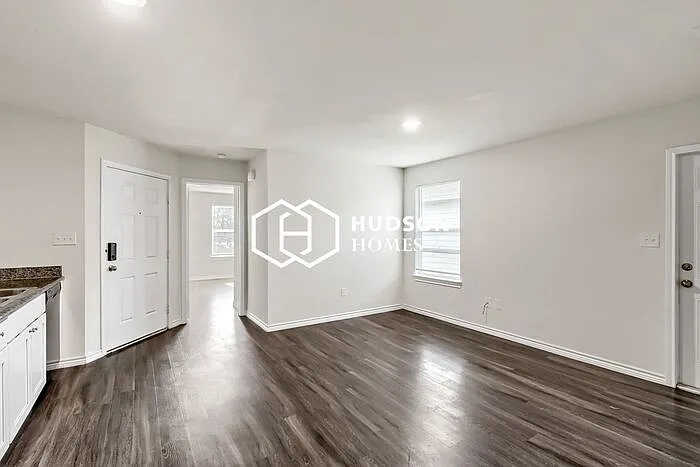 1368 Locust St — Photo 4