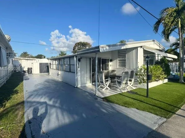 219 W Lake Dr #219, Hallandale, FL 33009
