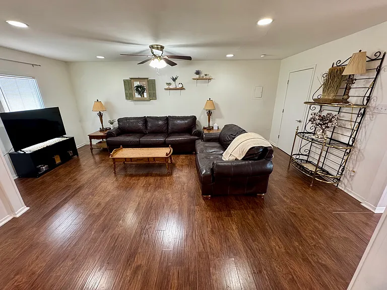 3242 Melinda Ln — Photo 4