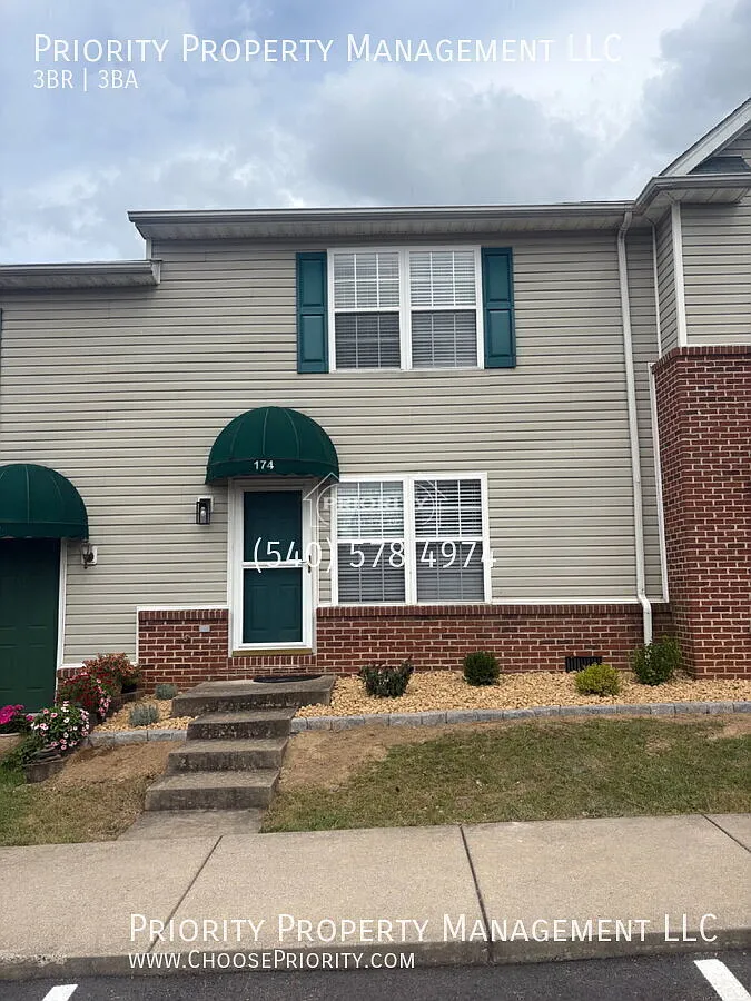 "3-Bedroom Townhouse Retreat in Harrisonburg - Spacious 1320 Sq Ft with 2.5 Baths!" — Photo 1